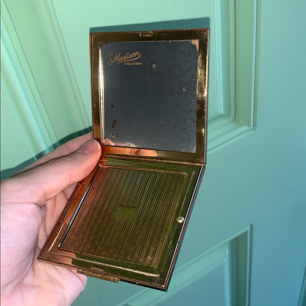 Vintage 1950’s Elgin American Powder Compact- Rose Pattern - Picture 9 of 9